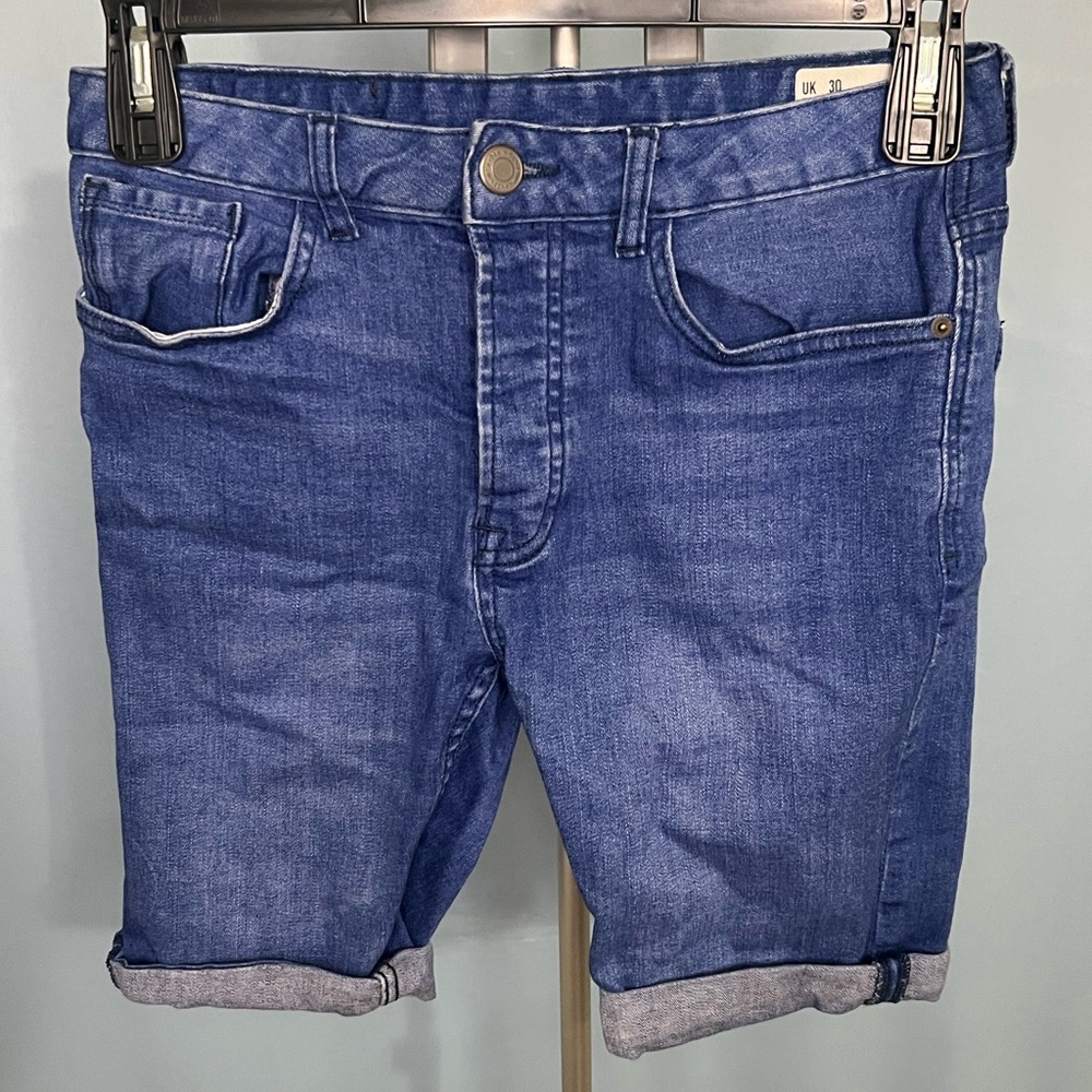 Primark Denim Shorts slim fit waist size 30. Great Condition.